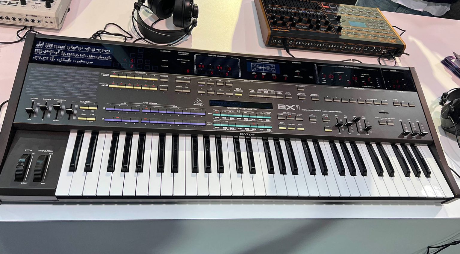 Behringer BX1 